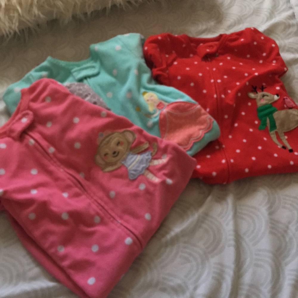 Bundle of footsie sleepers